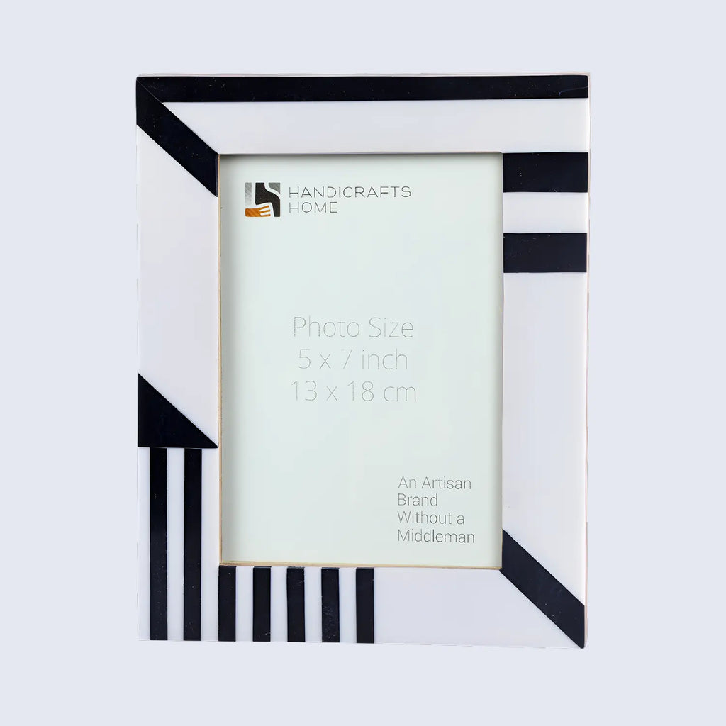 Silhouette Shaped Black & White Resin Inlay Picture Frame – 4x6 / 5x7