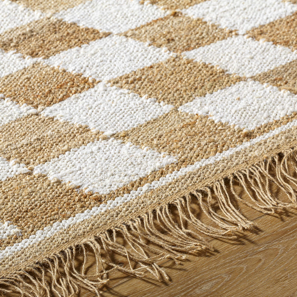 Tiria Diamond Checkered Jute Tasseled Rug