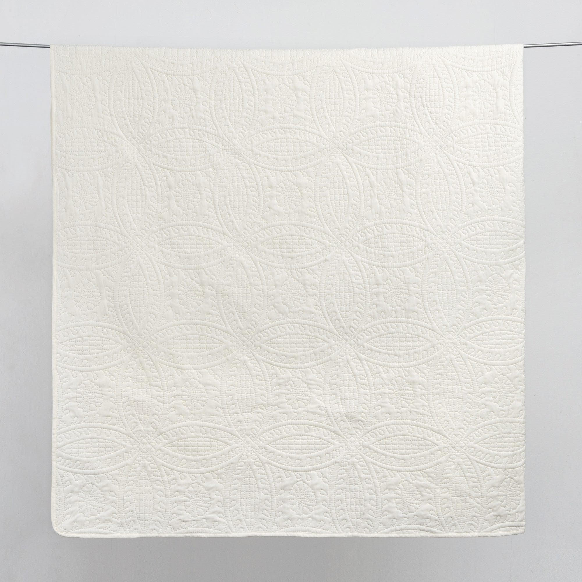 3-Piece Oversized Medallion Quilt Set - Clara Collection