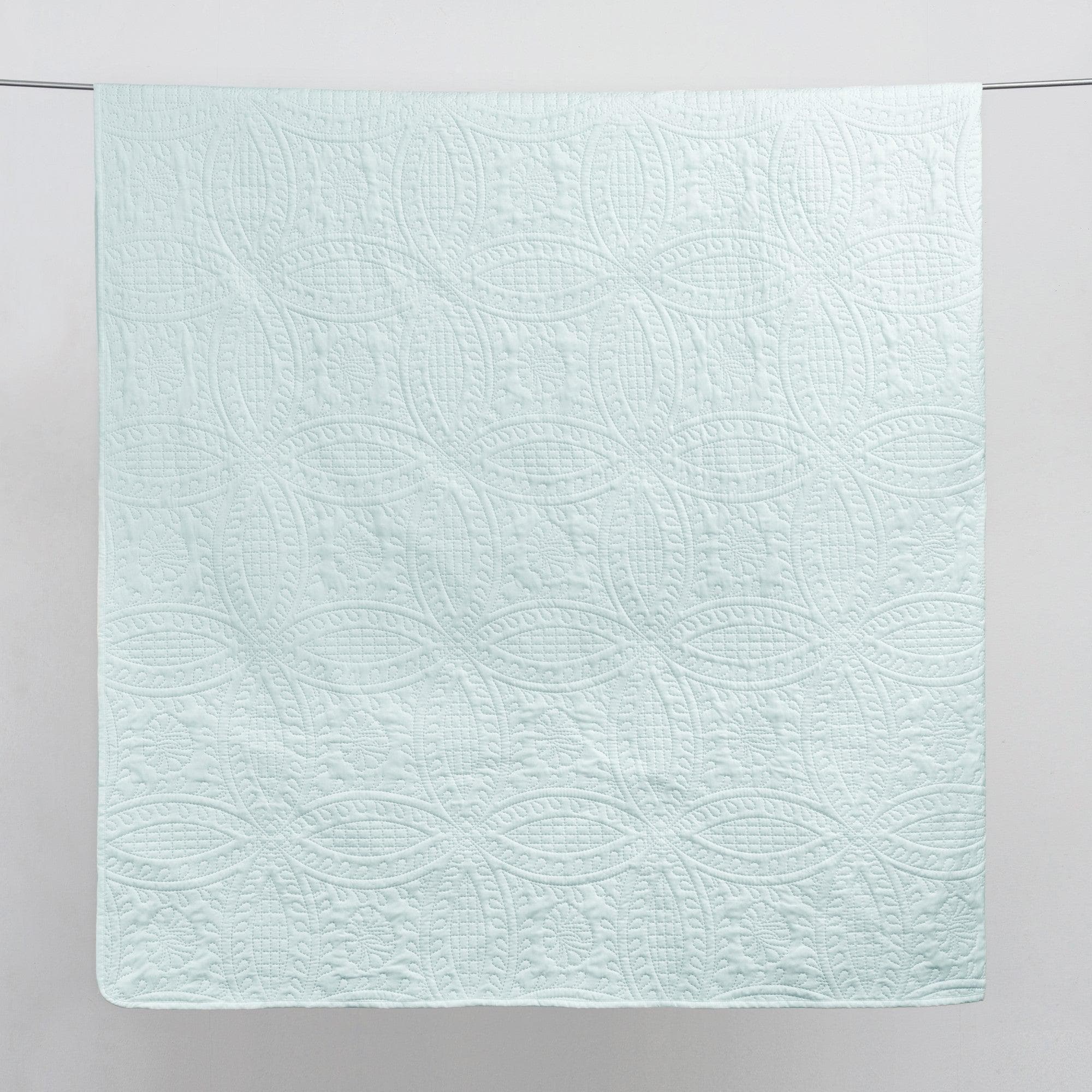 3-Piece Oversized Medallion Quilt Set - Clara Collection